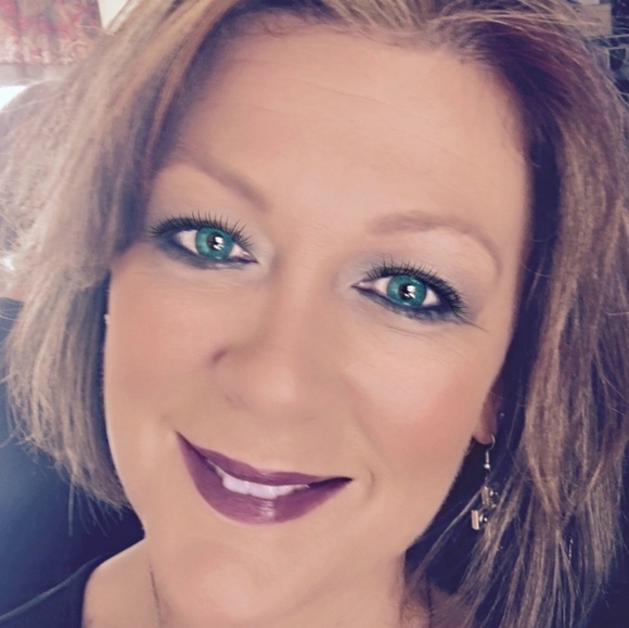 Meet your Posher, Chrissy - Picture 1 of 1